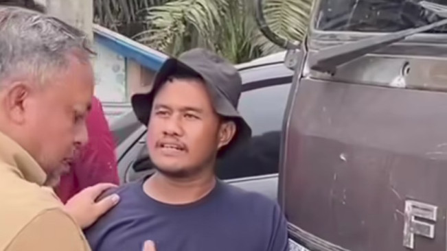 Tangkapan layar Pemprov Sumut menghentikan truk dengan pelat BL untuk sosialisasi. [Instagram]